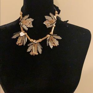 New white floral bib necklace